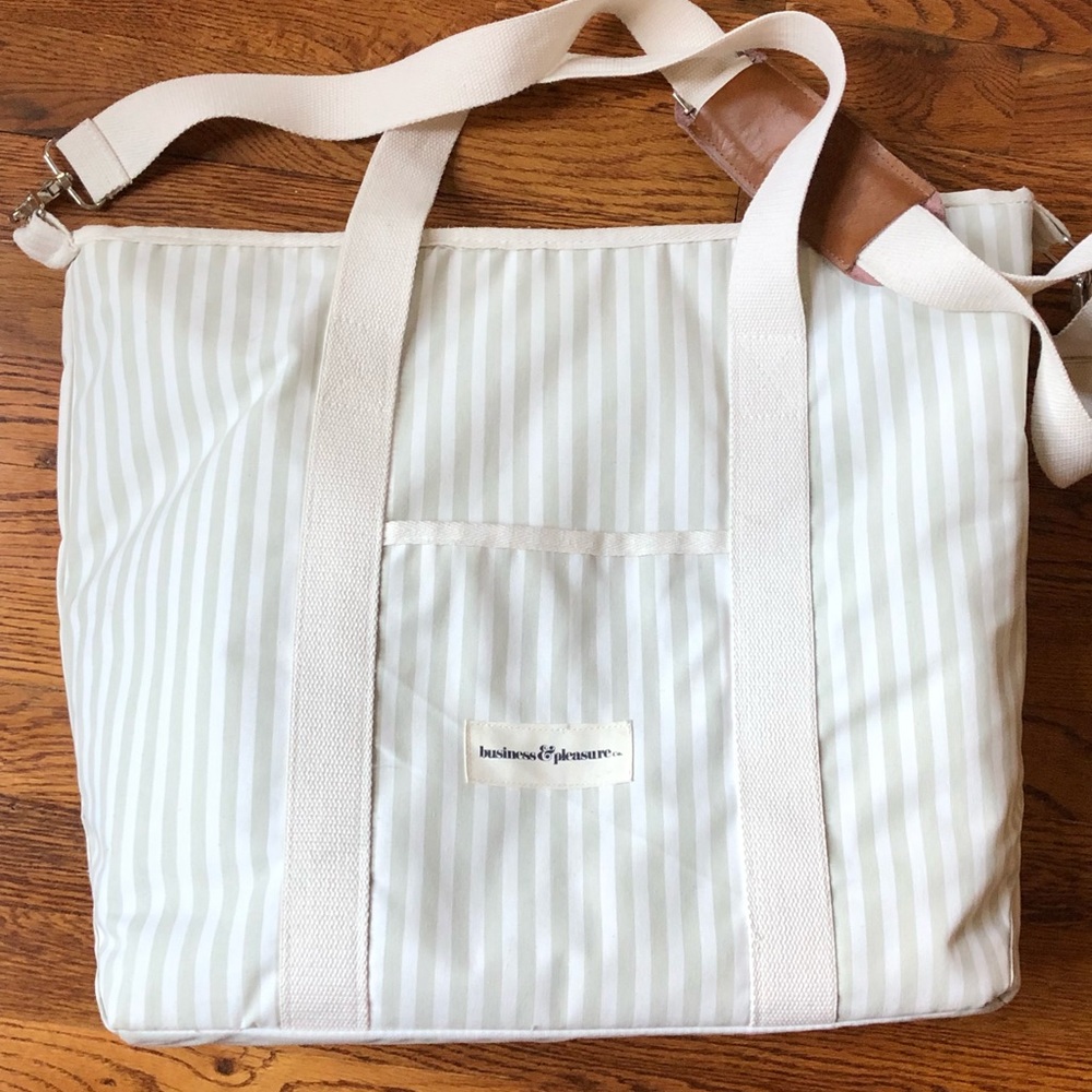 Business and Pleasure Beach Bag in Sage.